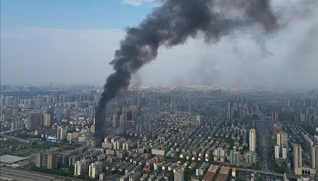 長沙電信大樓起火，消防隱患出自墻體保溫材料